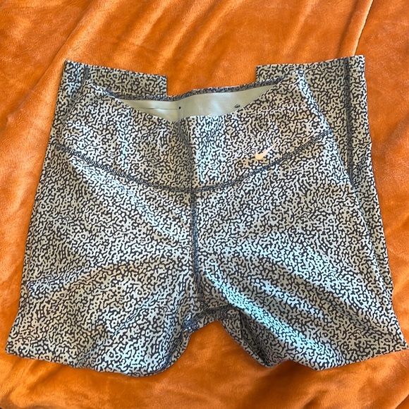 Nike Dri-Fit Patterned Half Tights - Picture 1 of 5
